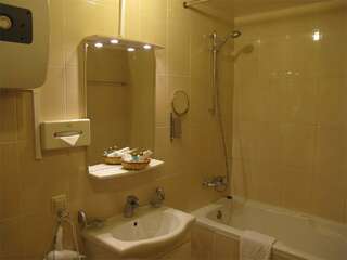 Гостиница Евротель Центральный Екатеринбург Улучшенный люкс с кроватью размера «king-size»-4