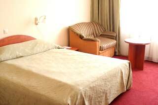 Гостиница Евротель Центральный Екатеринбург Студия улучшенная с кроватью king-size-4