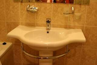 Гостиница Евротель Центральный Екатеринбург Стандартный номер с кроватью размера «king-size»-10