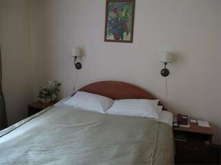 Гостиница Евротель Центральный Екатеринбург Улучшенный люкс с кроватью размера «king-size»-7