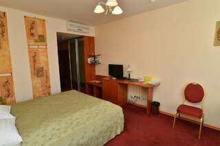 Гостиница Евротель Центральный Екатеринбург Двухместный номер с 1 кроватью или 2 отдельными кроватями и собственной ванной комнатой-2