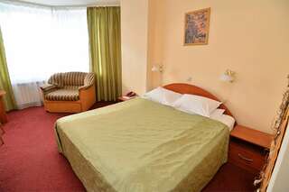 Гостиница Евротель Центральный Екатеринбург Двухместный номер с 1 кроватью или 2 отдельными кроватями и собственной ванной комнатой-8