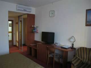 Гостиница Евротель Центральный Екатеринбург Двухместный номер с 1 кроватью или 2 отдельными кроватями и собственной ванной комнатой-7