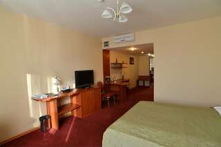 Гостиница Евротель Центральный Екатеринбург Студия улучшенная с кроватью king-size-1