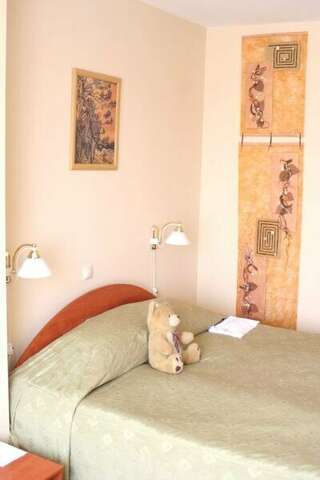 Гостиница Евротель Центральный Екатеринбург Номер-студия с кроватью размера «king-size»-1